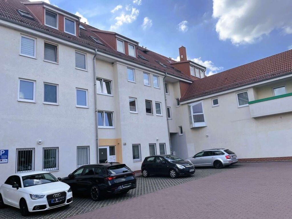 Ansicht Hof, parkplätze