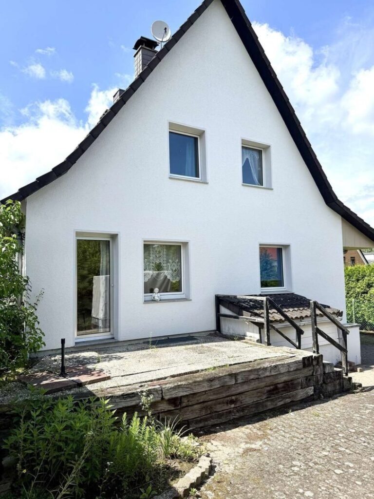 Hausrückseite mit Terrasse