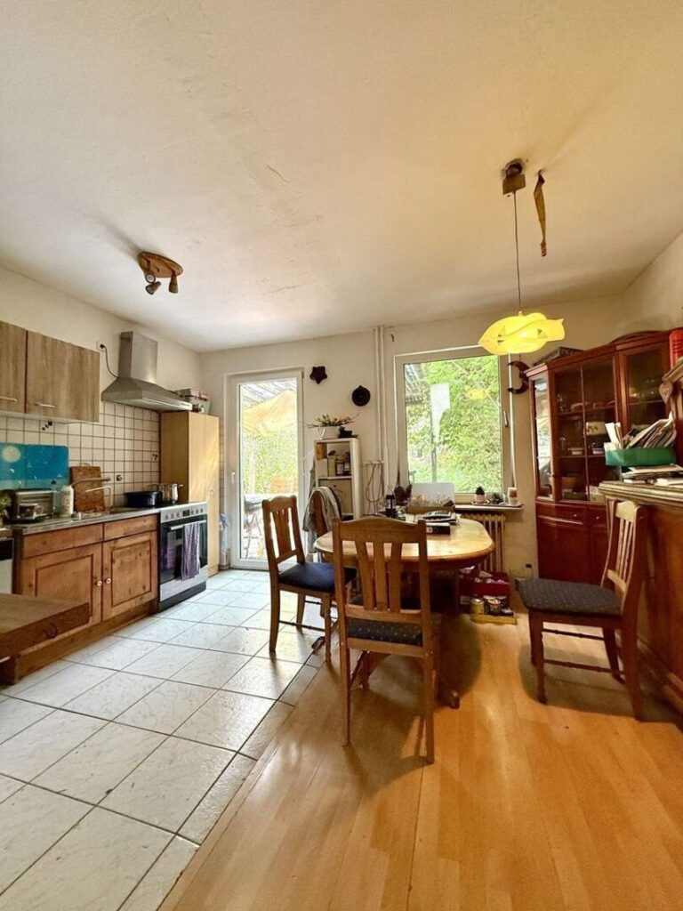 Küche mit Ausgang Garten