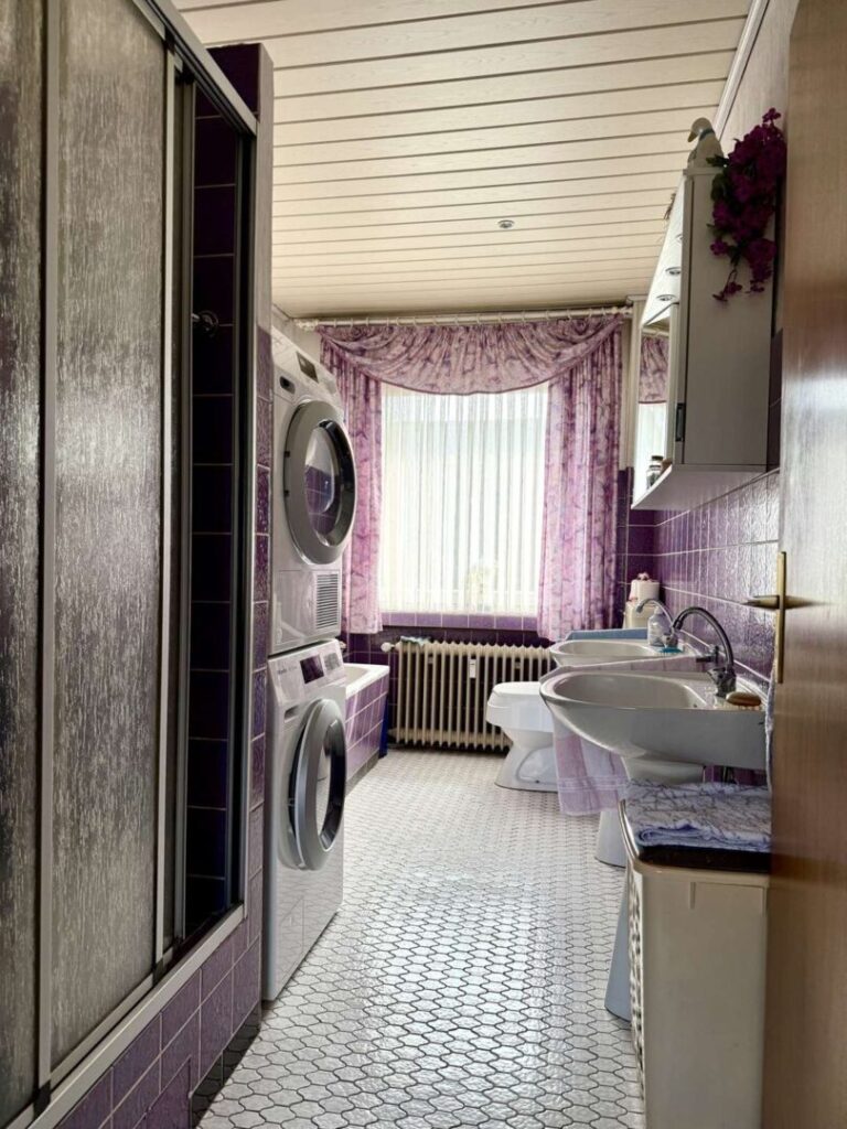 Bad Wohnung Obergeschoss