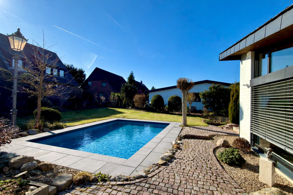 Visualisierung Terrasse mit Pool