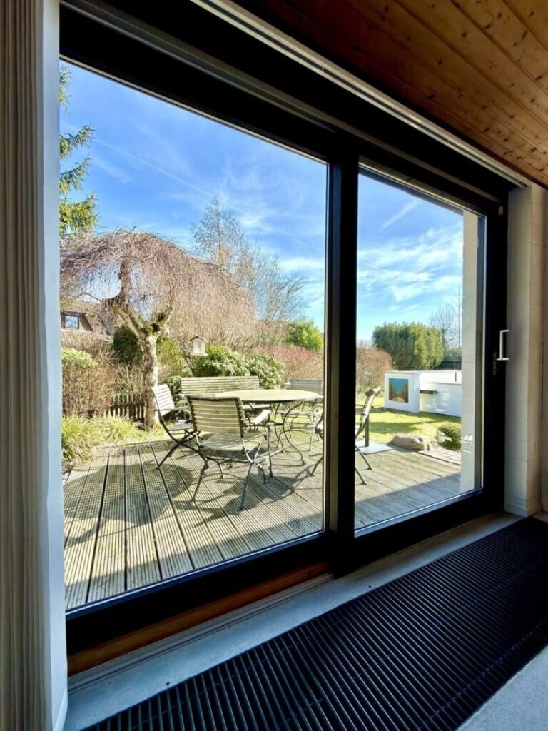 Essplatz mit Terrasse Ostseite